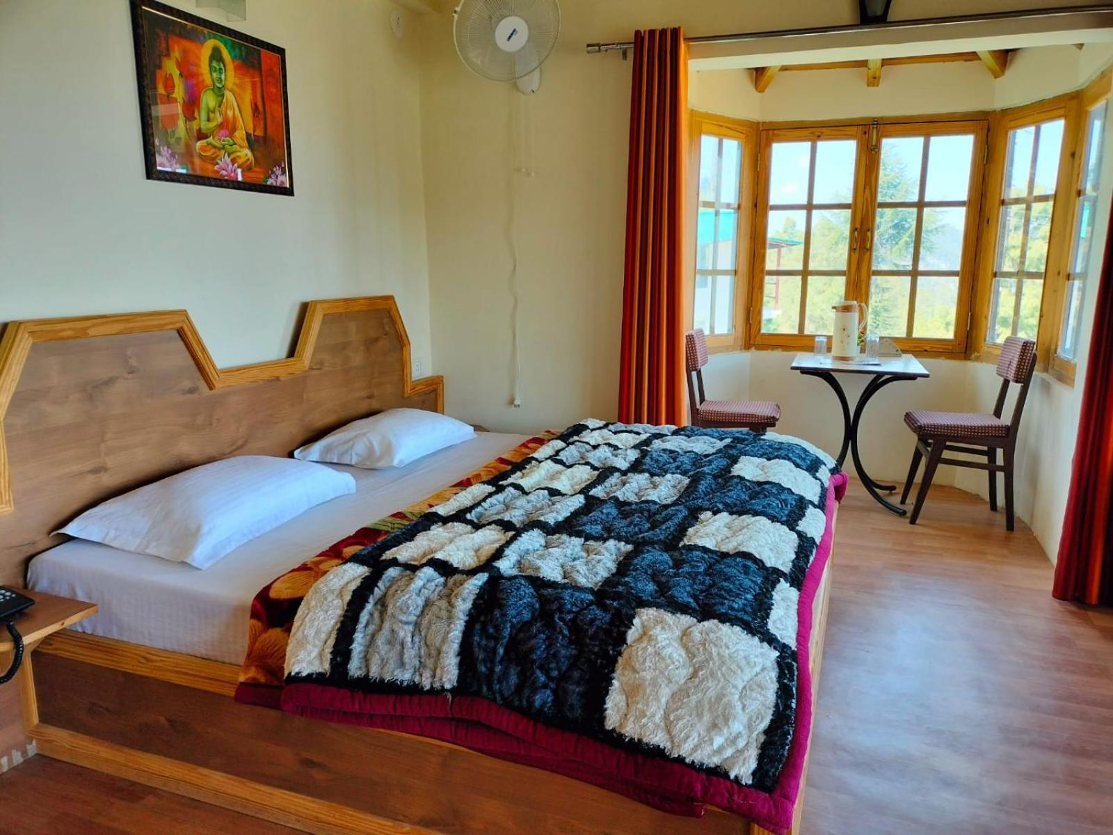 Elphinstone Inn Almora Exterior photo